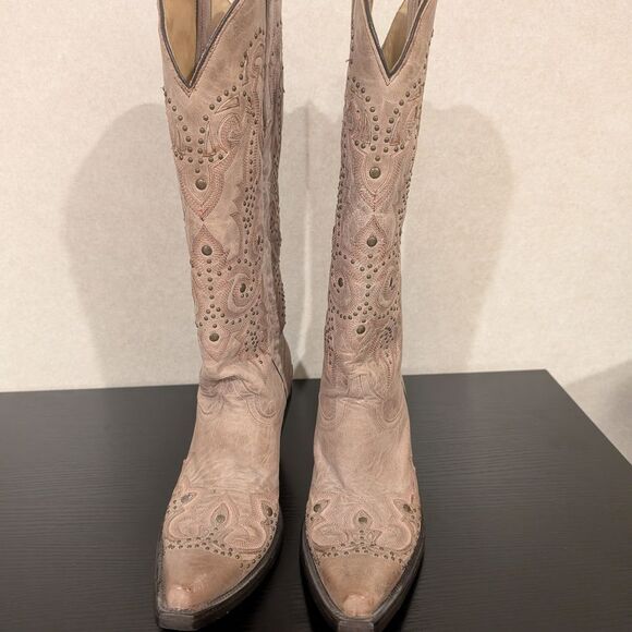 Corral Cream/Tan Studded Boots 8.5 Retired Style